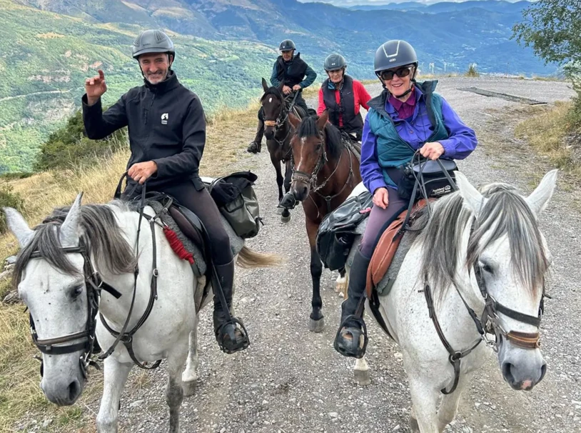 02-rutas-a-caballo-pirineos-dos_cascadas