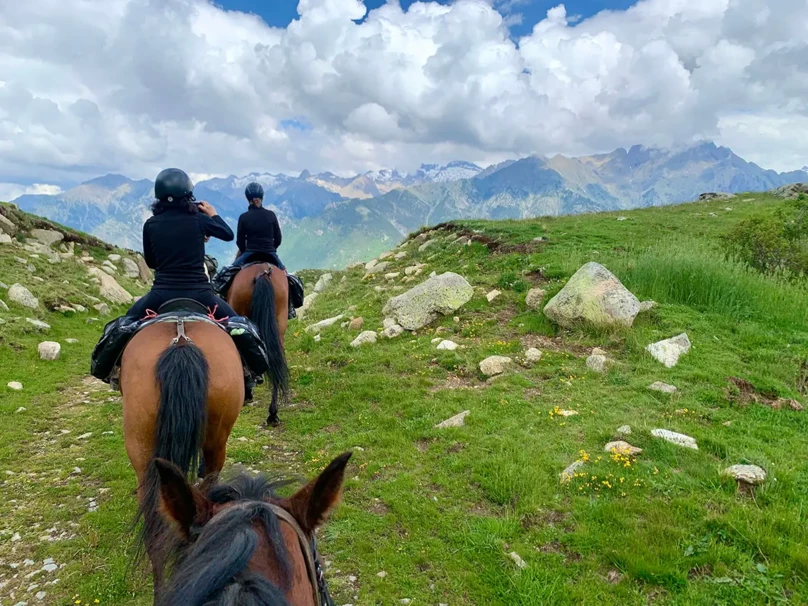 08-rutas-a-caballo-pirineos-cascadas_ardones