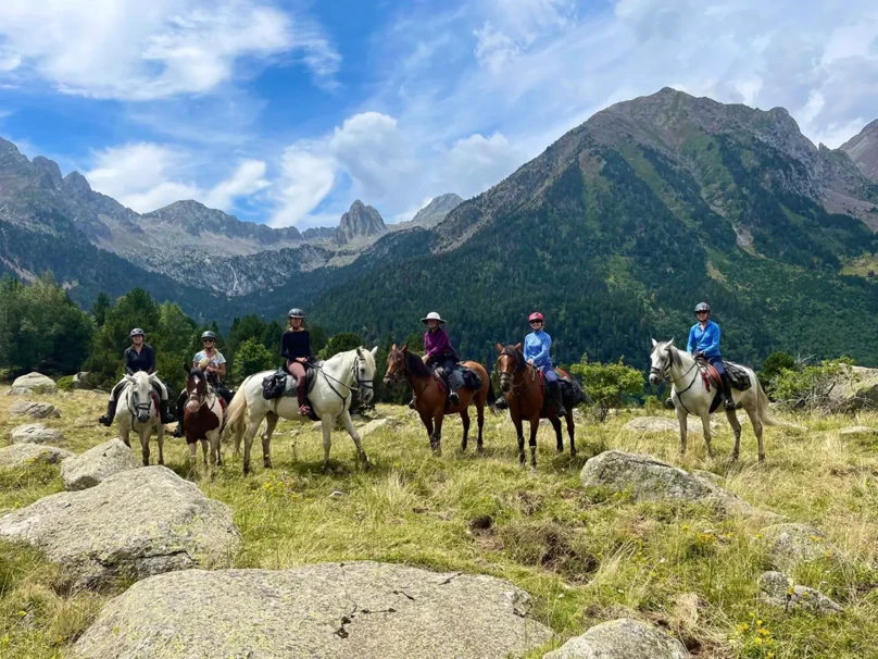 14-rutas-a-caballo-pirineos-dos_cascadas