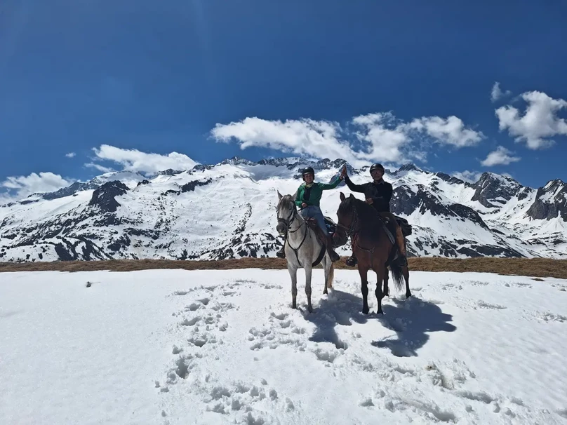 02-rutas-a-caballo-pirineos-reino del aneto