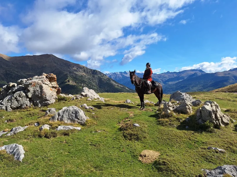 08-rutas-a-caballo-pirineos-reino del aneto
