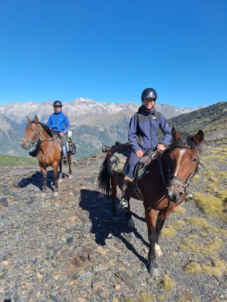 12-rutas-a-caballo-pirineos-benasque bajo las estrellas