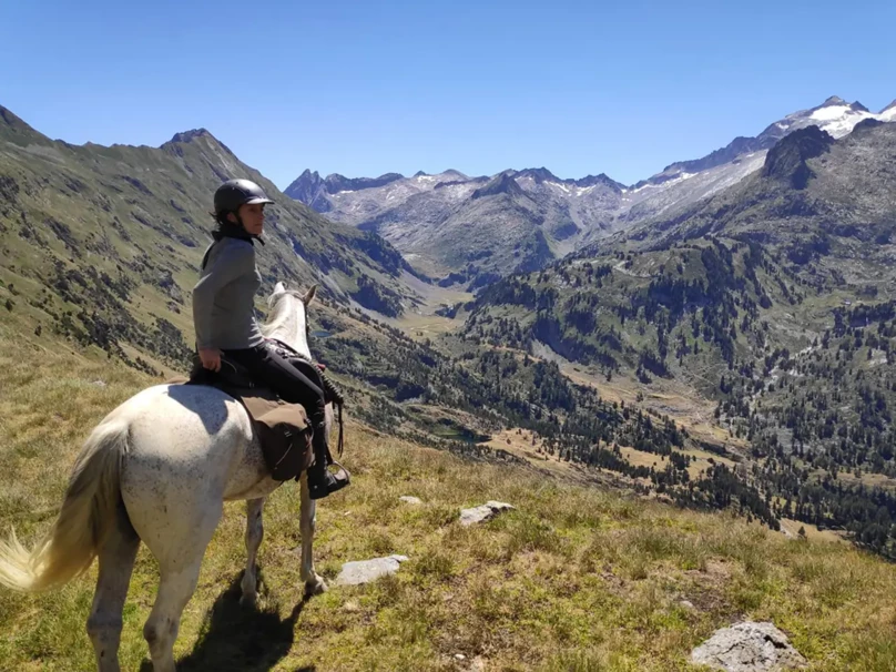 05-rutas-a-caballo-pirineos-reino del aneto