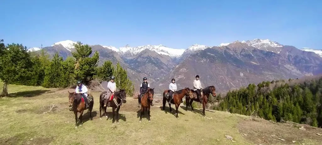 05-rutas-a-caballo-pirineos-cascadas_ardones