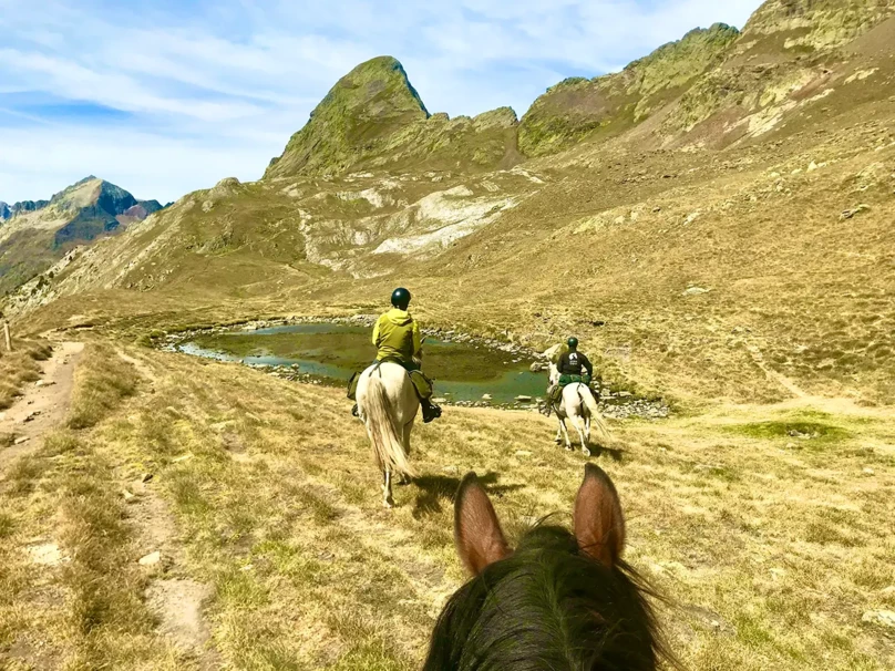 06-rutas-a-caballo-pirineos-reino del aneto