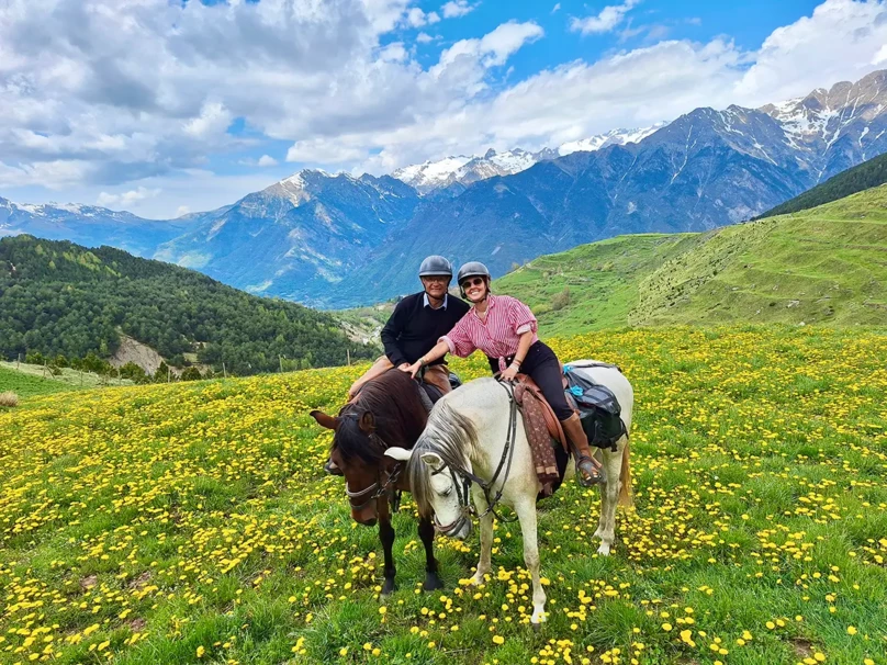 11-rutas-a-caballo-pirineos-cascadas_ardones