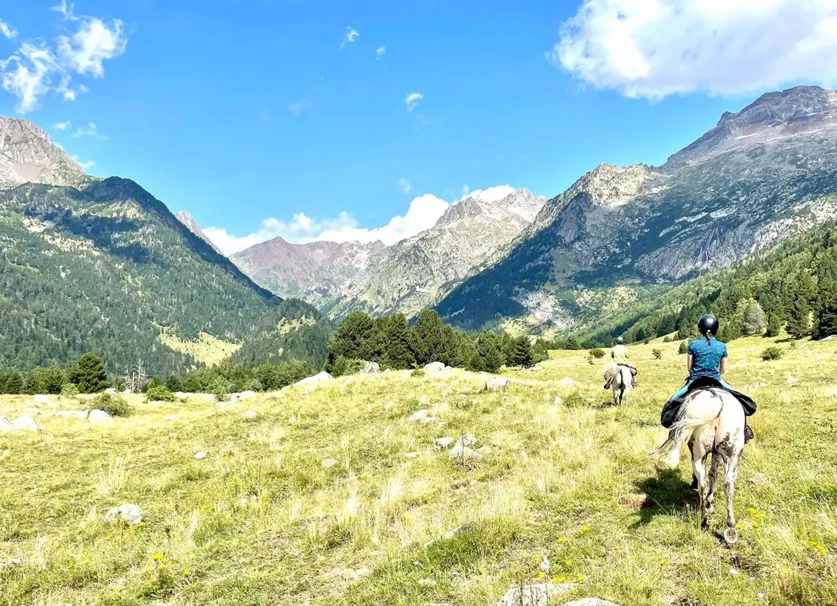 03-rutas-a-caballo-pirineos-reino del aneto
