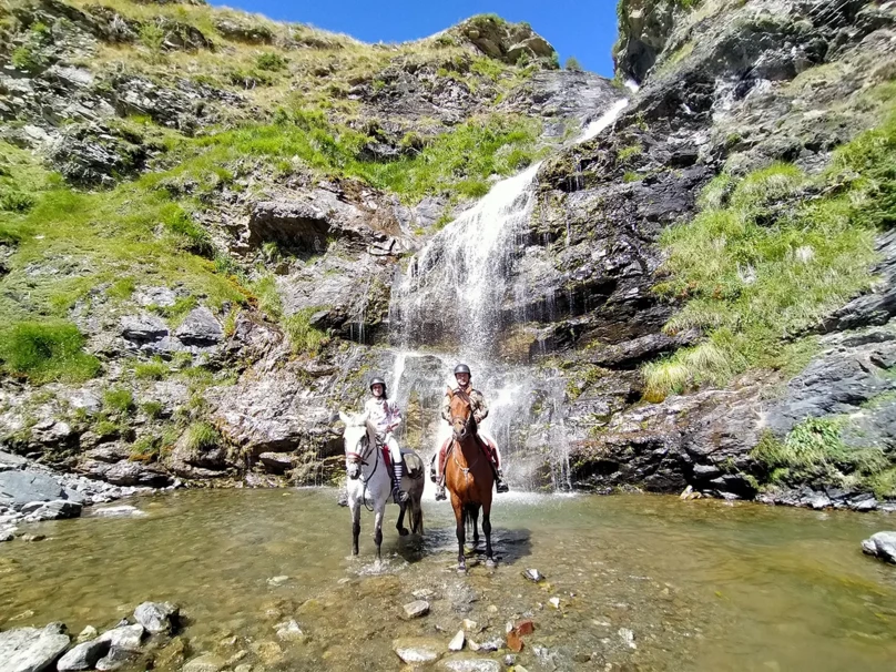 04-rutas-a-caballo-pirineos-reino del aneto