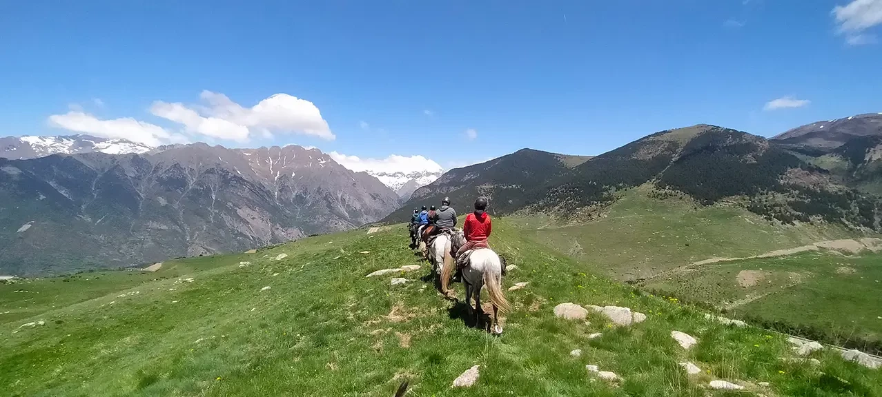 06-rutas-a-caballo-pirineos-cascadas_ardones