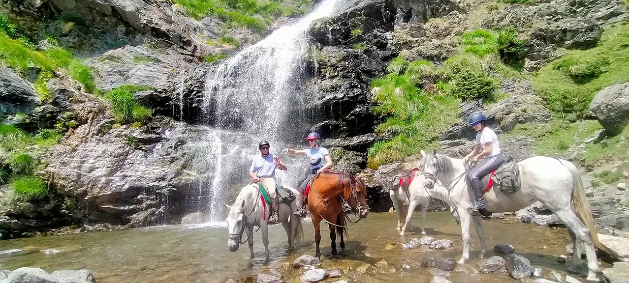 13-rutas-a-caballo-pirineos-reino del aneto