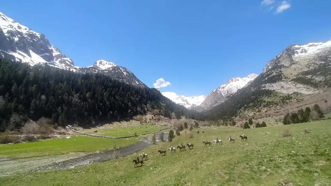 08-rutas-a-caballo-pirineos-dos_cascadas