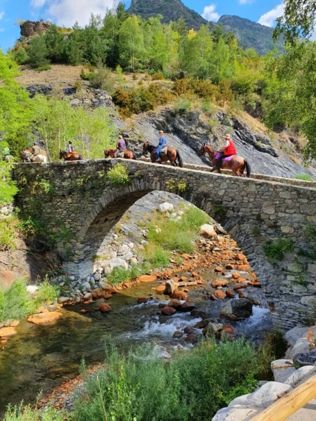 06-rutas-a-caballo-pirineos-dos_cascadas