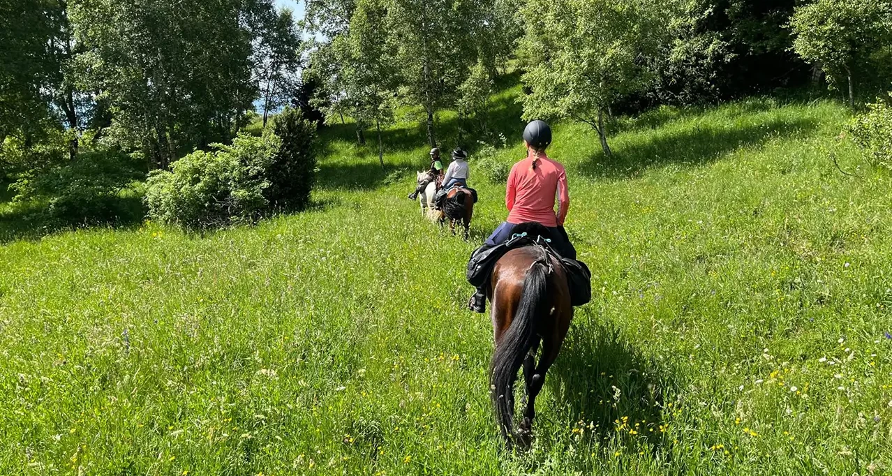 10-rutas-a-caballo-pirineos-dos_cascadas