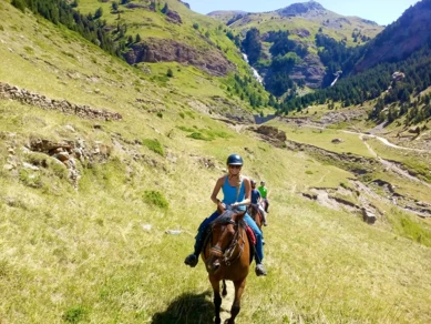 02-rutas-a-caballo-pirineos-cascadas_ardones
